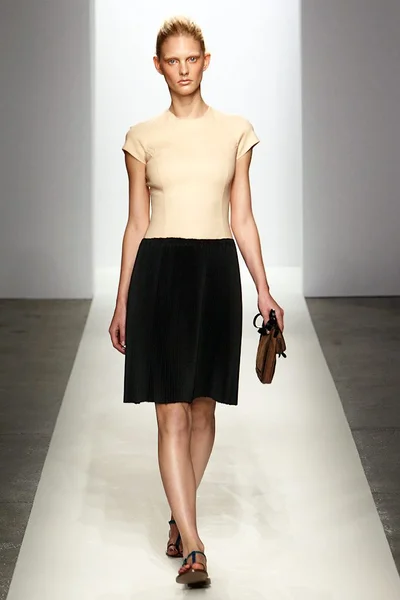 Look 16